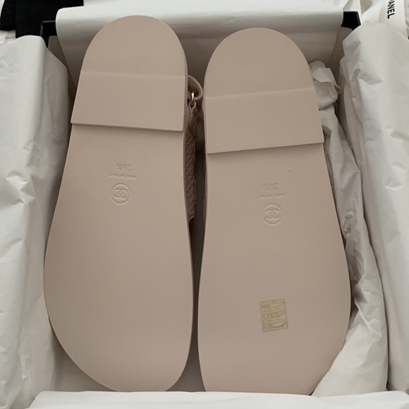 Chanel Dad Sandals Medallion Light Pink Calfskin Size 38.5 NWT - Picture 6 of 13